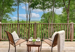 Log cabin with HOT TUB and view
