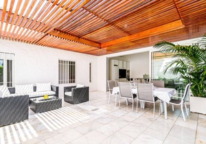 Look forward to a wonderful vacation in this inviting vacation home near the sea.