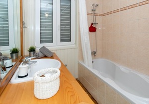 Look forward to a sunny semi-detached house with barbecue and large open terrace.