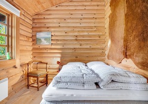 Look forward to a wonderful vacation in this appealing vacation home with whirlpool and Finnish wood