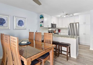 Lovely 2 br on bay with pool, and walking distance to beach and boardwalk!