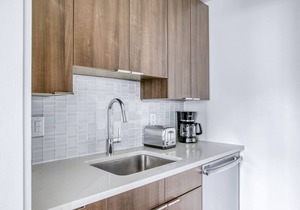 Lovely Back Bay 1BR w/W/D & Gym, near Copley T & Shops, by Blueground