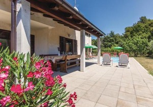 Lovely Home In Porec With Wifi