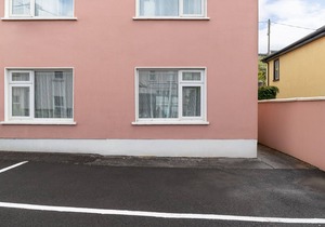 Luí na Gréine Apartment - In the Heart of Lahinch!
