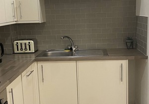 Lux and Comfort At Dealhouse Apt King Bed