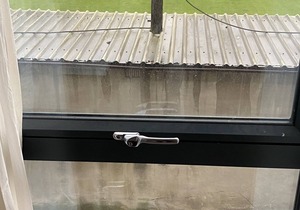 Lux and Comfort At Dealhouse Apt King Bed