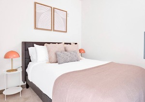 Luxe Ballard 1BR w/ Gym, BBQ & A+ Views, blocks to dining, by Blueground