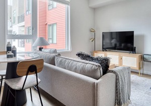 Luxe Emeryville Studio w/ Gym, Pool, Parking, near BART, by Blueground