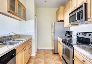 Luxe San Bruno 2BR w/Pool, Gym, W/D, near trains + shops, by Blueground