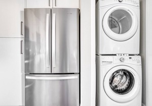 Luxe San Carlos 2BR w/Gym, Pool & BBQ, walk to Caltrain, by Blueground