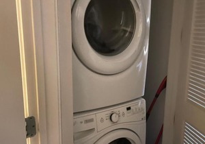 Luxurious 1br uptown HIGHRISE/ balcony with city view!