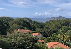 Luxurious 3BR condo walking distance to the beach