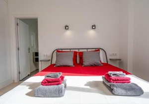 Luxurious apartment with large terrace and sea views