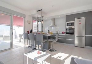 Luxurious apartment with large terrace and sea views