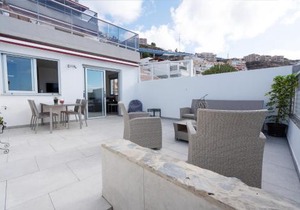 Luxurious apartment with large terrace and sea views