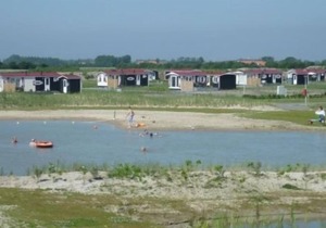Luxurious 4-person chalet at family park in Serooskerke