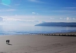 Luxury 3 Bedroom 2 Bathroom home, Close To Beaches,Parking for 1 car