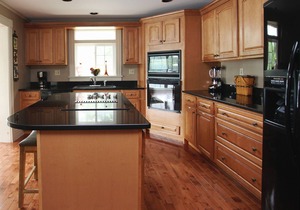 Luxury accommodation overlooking Lake Otsego with private waterfront. 11 rooms.