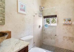 Luxury Beachfront Condo with Infinity Pool, Hot Tub, Sauna, Mini Golf