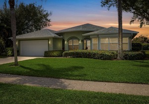 Luxury home with pool in Naples, FL, minutes from Downtown 5th Ave & Beaches