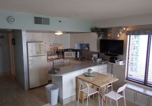 Luxury Sleep on the Beach.Newly renovated Treasure Chest condo