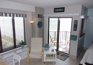 Luxury Sleep on the Beach.Newly renovated Treasure Chest condo