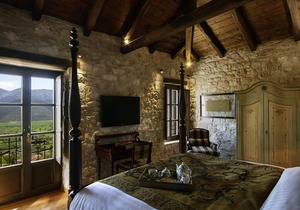 LUXURY STONE VILLA IN THE CENTRE OF PELOPONNESE -SUPERIOR SUITE-FAMILY FRIENDLY