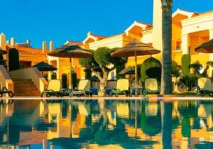 LuzBay Pool Apartments