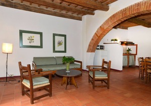Magnificent and large apartment in the Tuscan countryside
