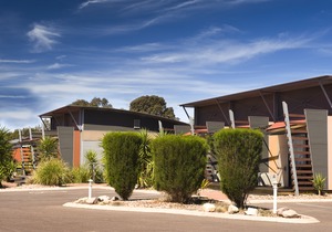 Majestic Oasis Apartments