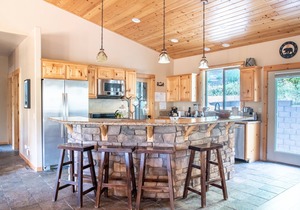 Majestic Views - Game room. Stunning Views. 2 car garage.EV Charger .