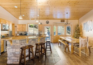 Majestic Views - Game room. Stunning Views. 2 car garage.EV Charger .