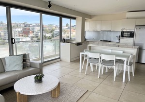 Manly Queenscliff- Absolute Beachfront, views & direct beach access