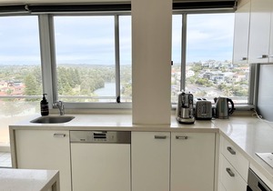 Manly Queenscliff- Absolute Beachfront, views & direct beach access