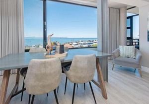 Marine Court 5 by BACK IN TOWN - 2Bedroom Ocean-facing Apt in Hermanus Centre