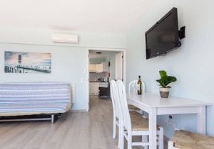 Mariners (2) - Bright and stylish apartment - 2 minute walk to the beach