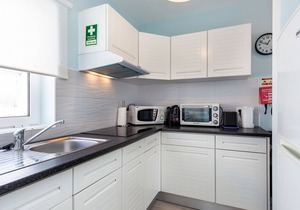 Mariners (2) - Bright and stylish apartment - 2 minute walk to the beach