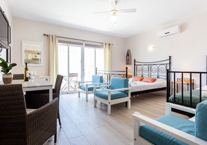 Mariners (6) - Bright and stylish apartment - 2 minute walk to the beach