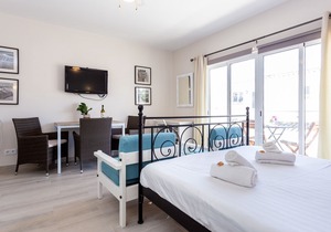 Mariners (6) - Bright and stylish apartment - 2 minute walk to the beach