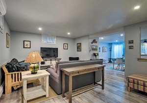 Marthas Vineyard Apt about 1 Mile to Inkwell Beach!