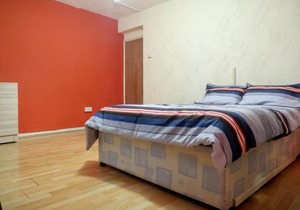 MAYDWELL HOUSE - DELUXE GUEST ROOM