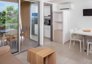 MB4 piscine by Interhome