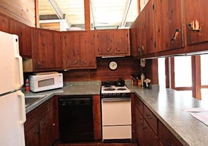 Middlesex Beach house w/outside shower, grill & community private beach