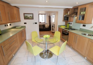 MILL BRIDGE COTTAGE, with a garden in Castleton, Peak District