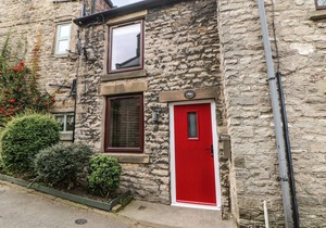 MILL BRIDGE COTTAGE, with a garden in Castleton, Peak District
