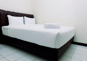 Minimalist 1BR with City View The Wave Apartment By Travelio