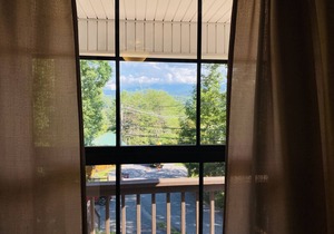 MNT VIEWS! Private HOT TUB and Wrap Around Porch! Minutes to PF and Gatlinburg!