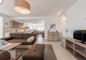 Modern 4 BD villa with heated pool for up to 8 guests near Zadar