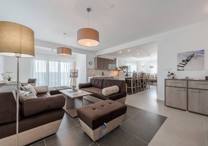 Modern 4 BD villa with heated pool for up to 8 guests near Zadar