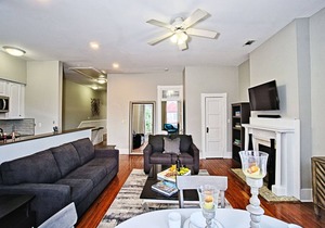 Modern 4 Bed Brownstone in Historic Downtown